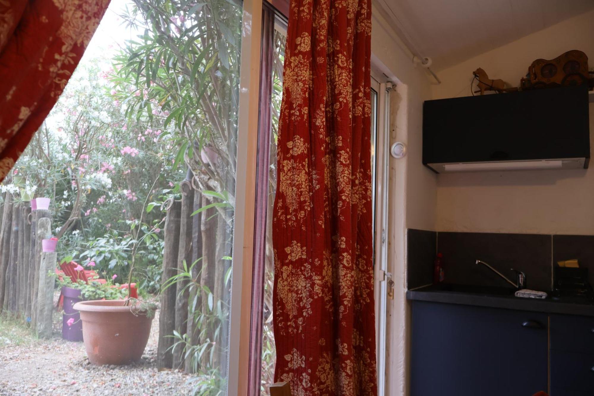 סן-מארי-דה-לה-מאר Gites Chambres D'Hotes Mazet Du Marechal Ferrant מראה חיצוני תמונה