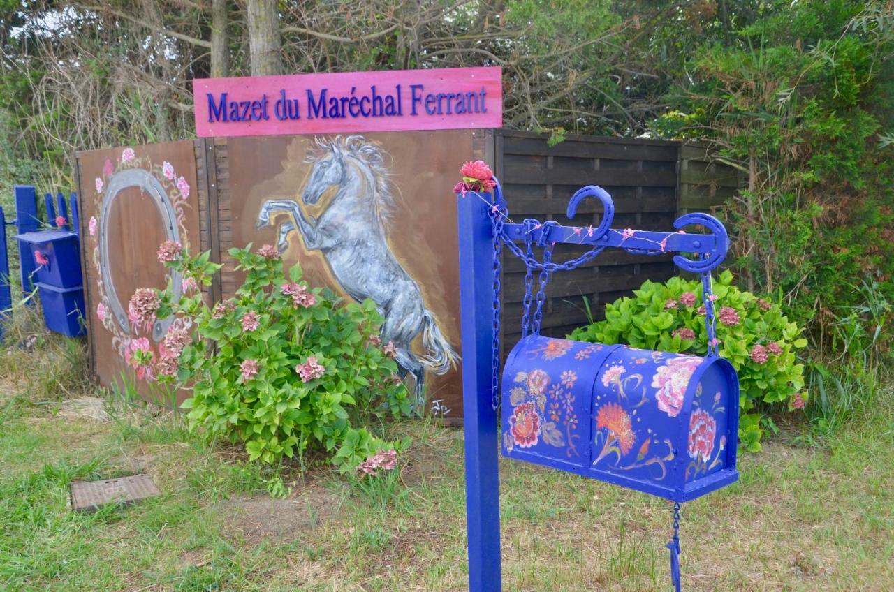 סן-מארי-דה-לה-מאר Gites Chambres D'Hotes Mazet Du Marechal Ferrant מראה חיצוני תמונה